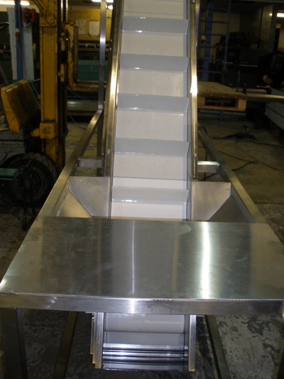 inclined belt conveyor with infeed hopper